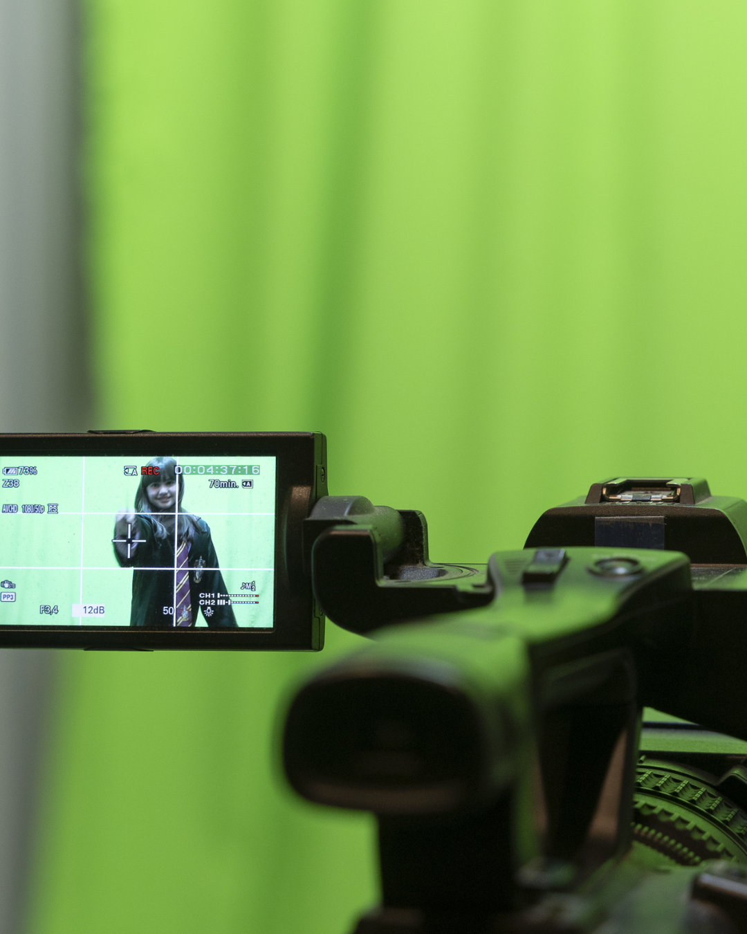 Bambina con green screen