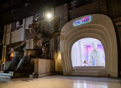 installazione della statua al Museo del Cinema